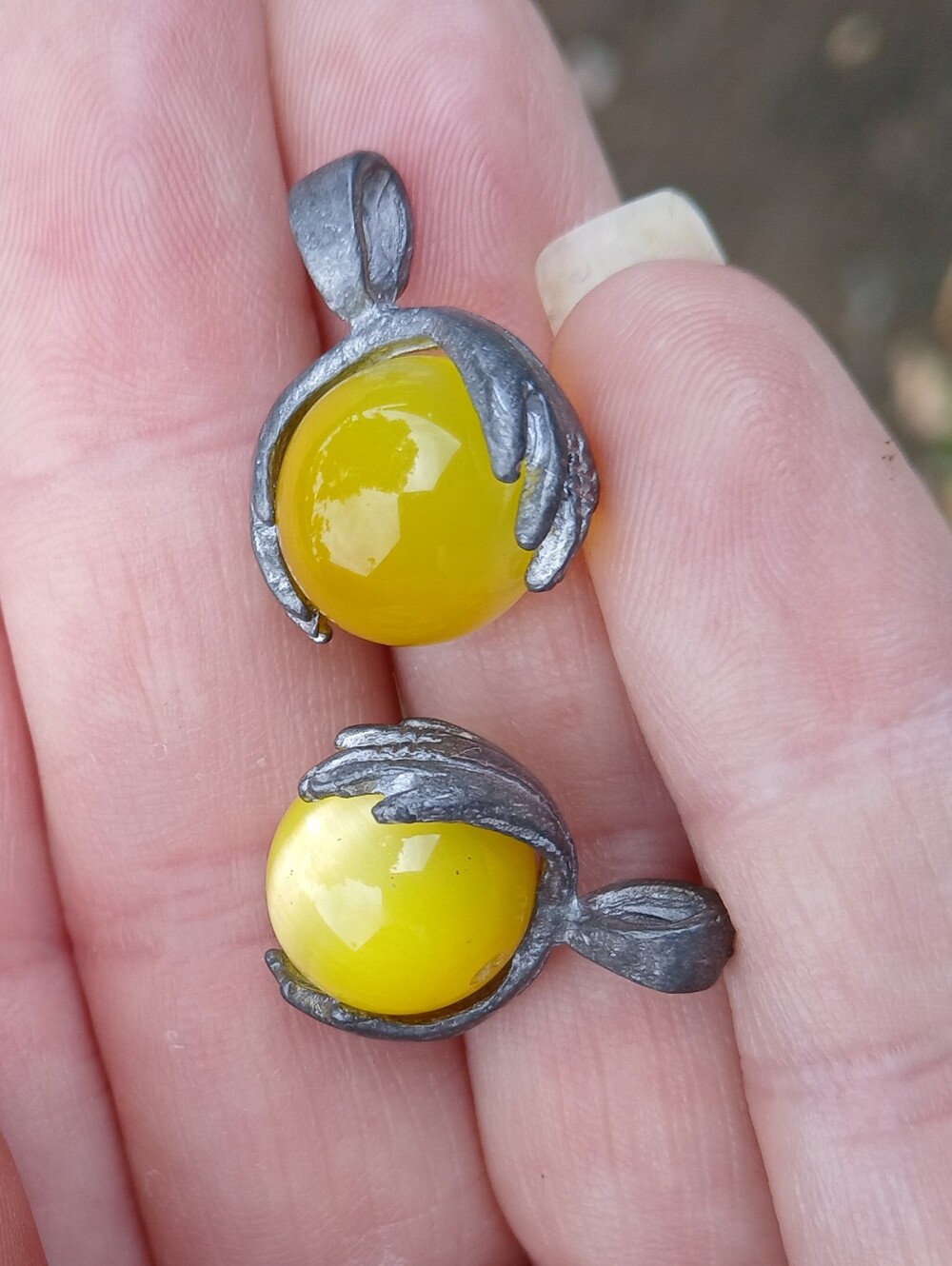 New 2pc Hands Holding Yellow Cat Eye Sphere Pendant.